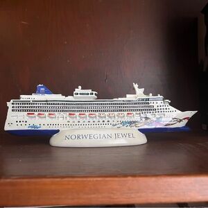Norwegian Jewel NCL Freestyle Cruising 10” Ceramic Model Souvenir.